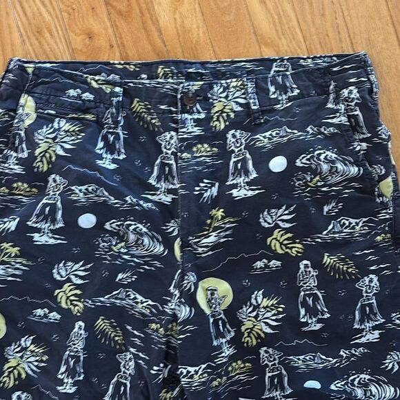American Eagle Hula‎ Girl Print Blue Bermuda Shorts size 36” inseam 9” - Picture 2 of 7